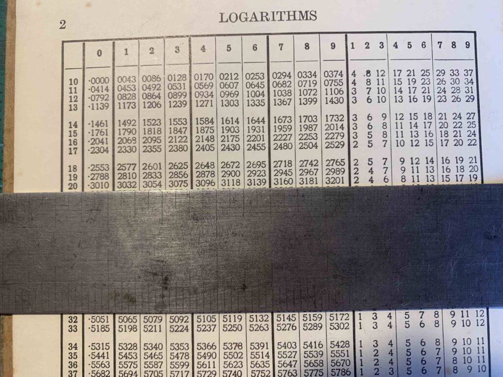 Four fig log table closeup